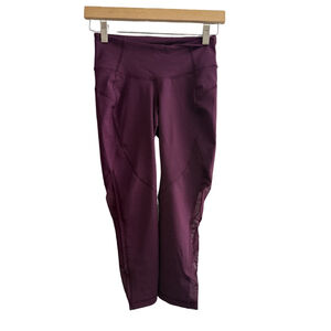 Women's Old Navy Active Comp crop mesh Capri size XS Low Rise blackberry Jam